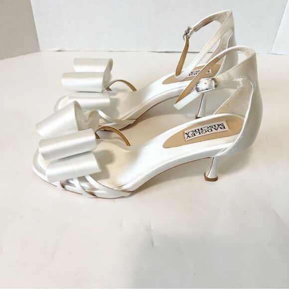 Badgley Mischka Alysha White Satin Open Toe Kitten Heel Bridal Sandal Size 7.5 - Picture 4 of 15